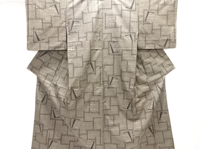 20%OFF！ 　新古品　枝花模様　本場大島紬(5マルキ) 着物・帯 ] - 紬・お召し 色紙に抽象模様織り出し本場泥大島紬着物(5